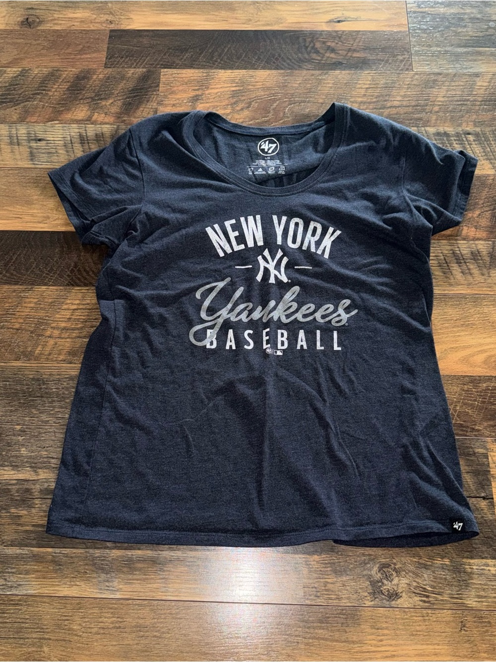 47 Women’s New York Yankees Navy Graphic Tee